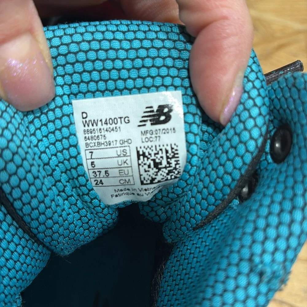 Brand new in box discontinued waterproof New Balance  in multiple sizes in wide. - Picture 5 of 7